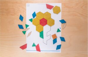 modelo flor para reproducir los bloques geometricos